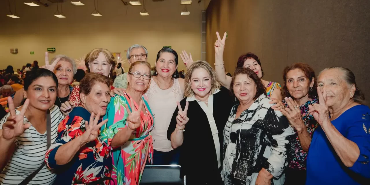 CELEBRA ENEYDA ROCHA A LAS Y LOS ABUELOS EN SU DÍA