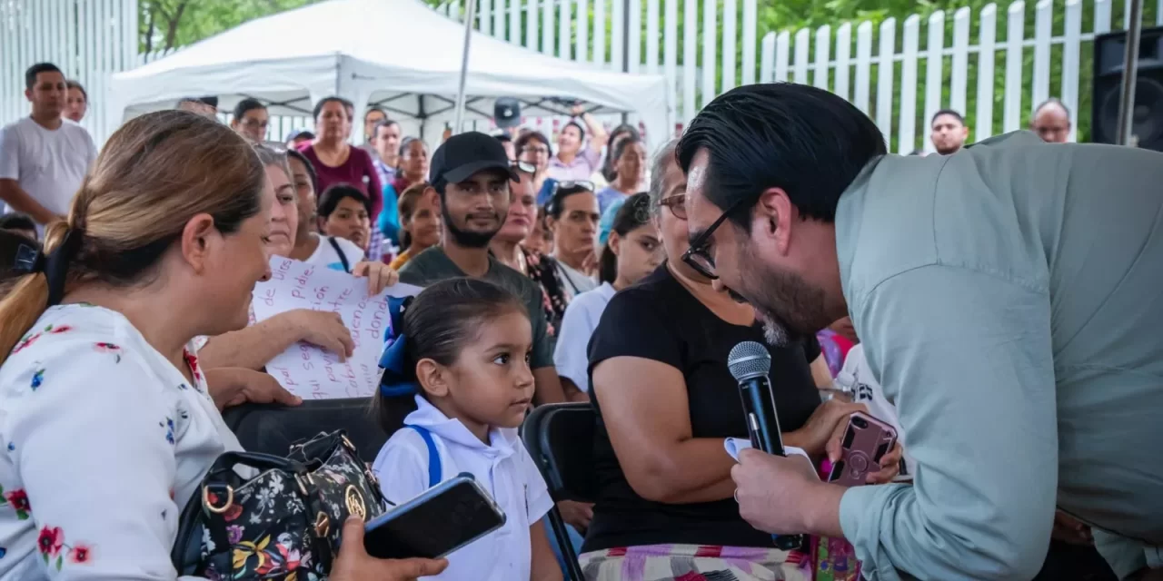 JUAN DE DIOS GÁMEZ ENTREGA LA DOCEAVA CALLE TRAS 37 AÑOS SIN PAVIMENTARSE