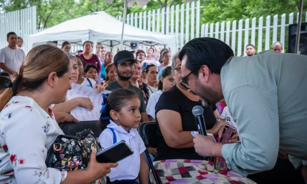 JUAN DE DIOS GÁMEZ ENTREGA LA DOCEAVA CALLE TRAS 37 AÑOS SIN PAVIMENTARSE