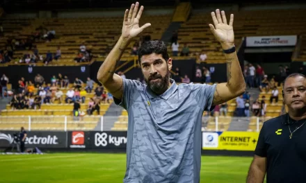 “LA QUÍMICA CON LA AFICIÓN FUE CLAVE PARA EL EMPATE”; SEBASTIÁN ABREU