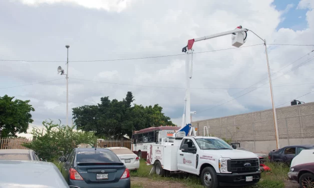 GRÚAS NUEVAS DEL AYUNTAMIENTO MEJORAN ALUMBRADO PÚBLICO EN CULIACÁN