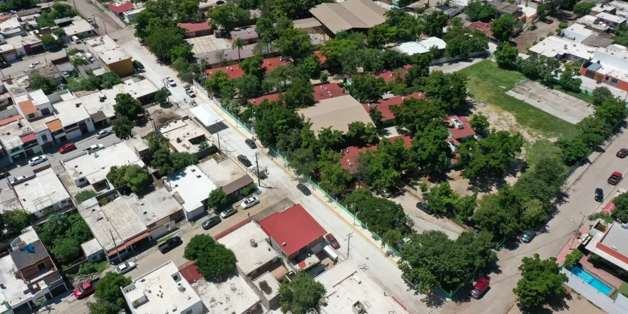 JUAN DE DIOS GÁMEZ ENTREGA DOS CALLES PAVIMENTADAS MÁS EN LA COLONIA LÁZARO CÁRDENAS