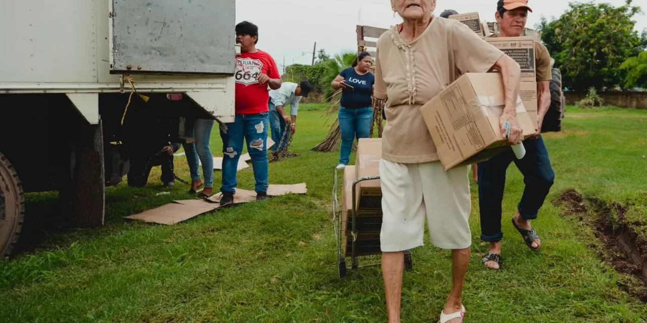 LLEGA APOYO DE DIF SINALOA A PESCADORES DE ESCUINAPA Y ROSARIO