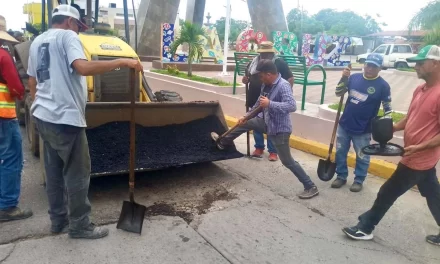 MEJORAN VIALIDADES CON PROGRAMA DE BACHEO EN ELOTA