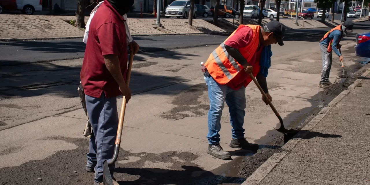 AVANZA REENCARPETADO EN BULEVAR MADERO Y CONTINÚAN TRABAJOS DE BACHEO EN DIVERSOS PUNTOS DE CULIACÁN