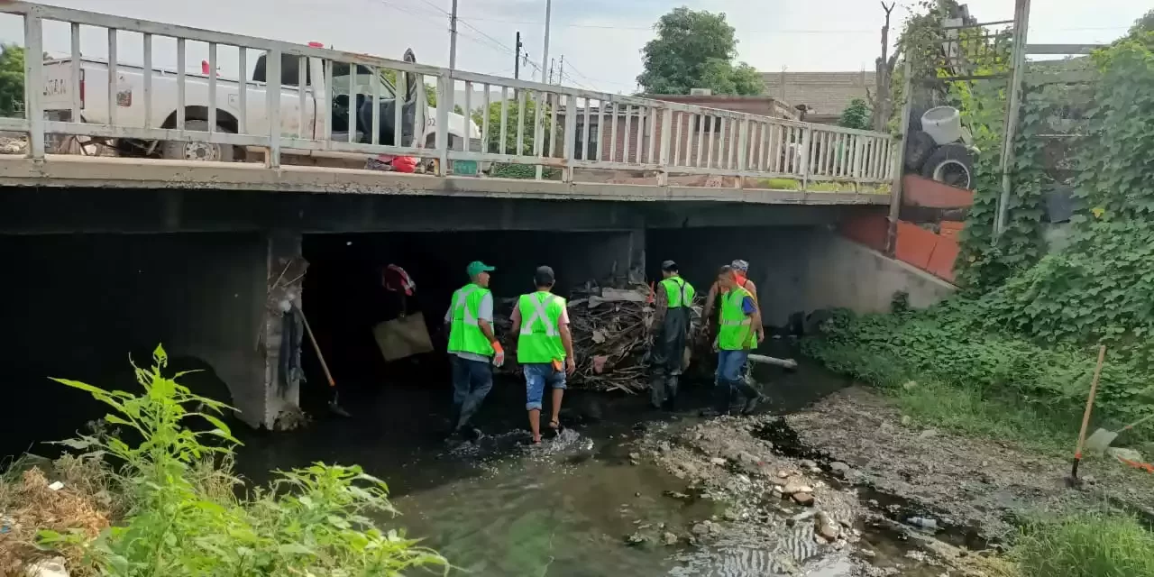 AYUNTAMIENTO REFUERZA LABORES DE LIMPIEZA Y DESAZOLVE EN AFLUENTES