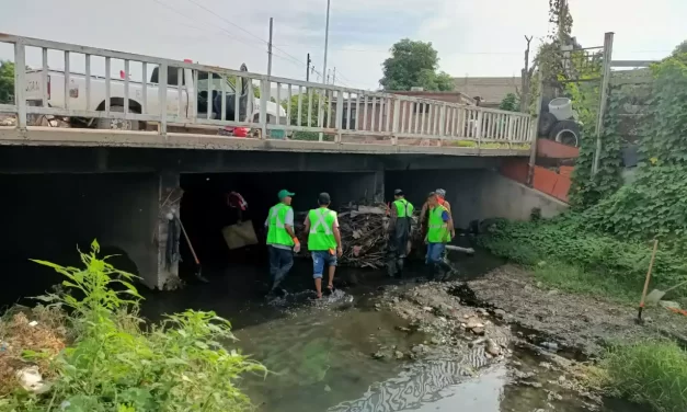 AYUNTAMIENTO REFUERZA LABORES DE LIMPIEZA Y DESAZOLVE EN AFLUENTES