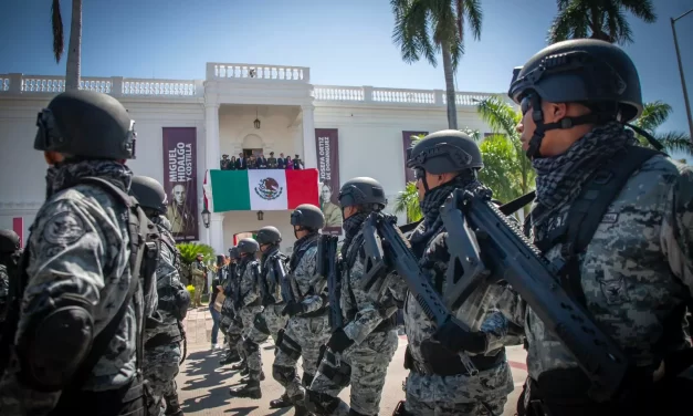 CONMEMORAN 214 ANIVERSARIO DE LA INDEPENDENCIA DE MÉXICO CON DESFILE MILITAR