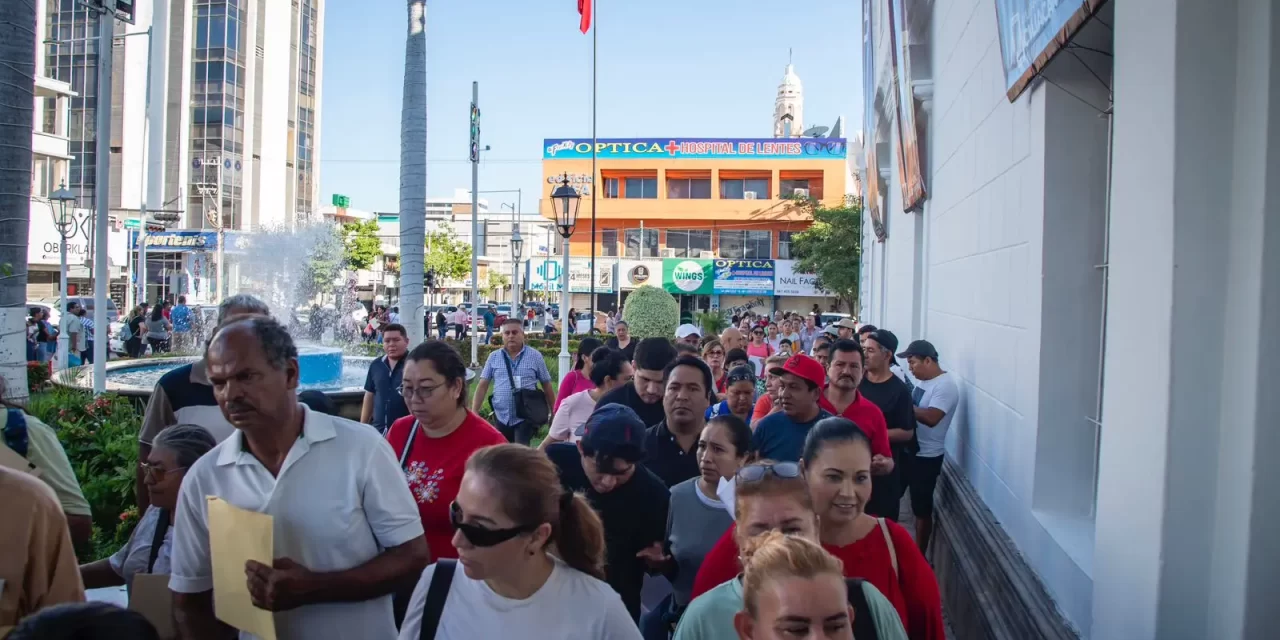 CON MUCHA AFLUENCIA INICIA EL TERCER DÍA DEL PROGRAMA DE APOYO ECONÓMICO EMERGENTE