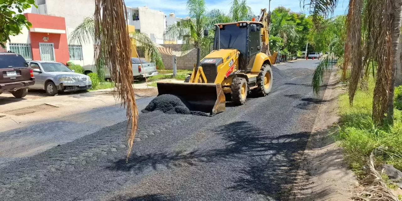 CONTINÚAN LAS LABORES DE REENCARPETADO, BACHEO Y PASOS SEGUROS EN CULIACÁN