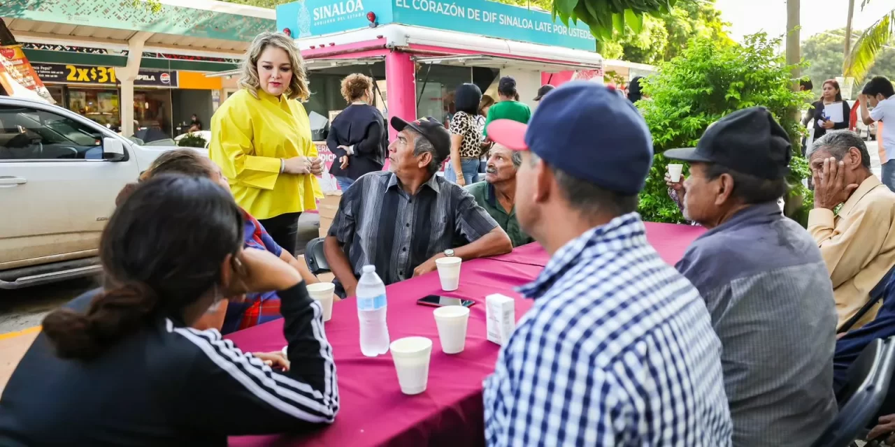 DIF SINALOA CON SU COCINA MÓVIL ENTREGA ALIMENTO A FAMILIAS DEL HOSPITAL PEDIÁTRICO