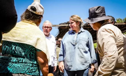 ENTREGAN ENEYDA ROCHA Y EL GOBERNADOR DE SINALOA APOYOS EMERGENTES A FAMILIAS AFECTADAS POR LA TORMENTA “ILEANA”