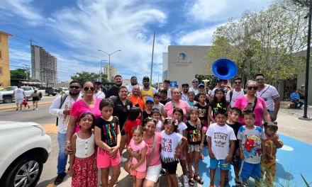 FAMILIAS VISITAN EL GRAN ACUARIO DE MAZATLÁN