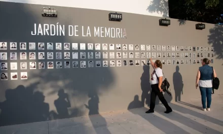 INAUGURAN JARDÍN DE LA MEMORIA