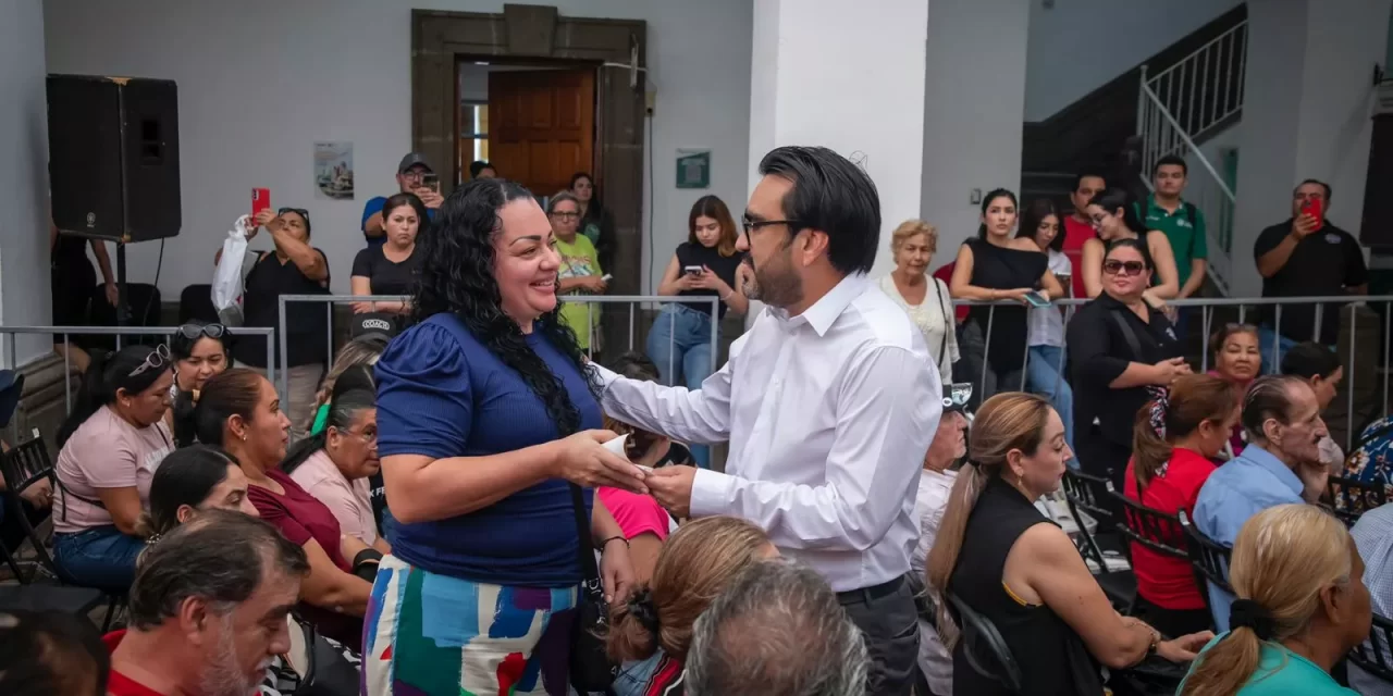 JUAN DE DIOS GÁMEZ ENTREGA PRIMEROS 133 CHEQUES DEL PROGRAMA DE APOYO ECONÓMICO EMERGENTE