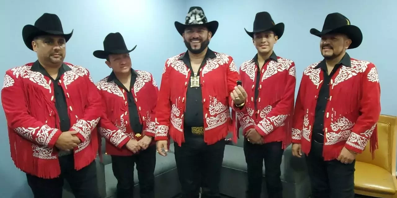 LOS VIEJONES DE LINARES DEJAN HUELLA EN EL PALENQUE DE TIJUANA