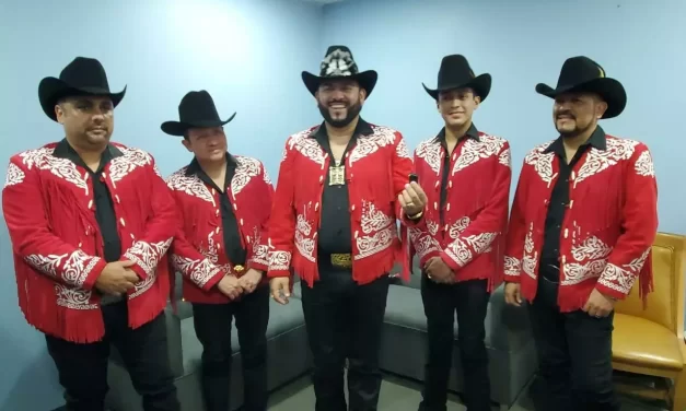 LOS VIEJONES DE LINARES DEJAN HUELLA EN EL PALENQUE DE TIJUANA