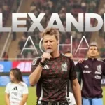 ALEXANDER ACHA POR SEGUNDA OCASIÓN ENTONÓ CON MUCHO HONOR EL HIMNO NACIONAL MEXICANO