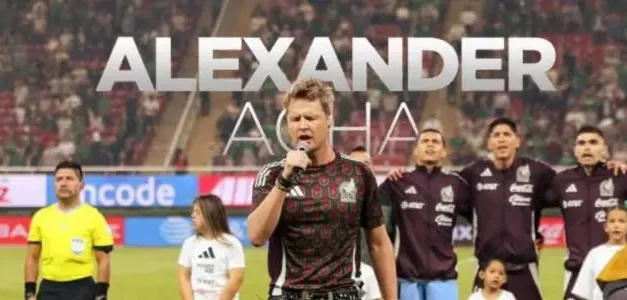 ALEXANDER ACHA POR SEGUNDA OCASIÓN ENTONÓ CON MUCHO HONOR EL HIMNO NACIONAL MEXICANO