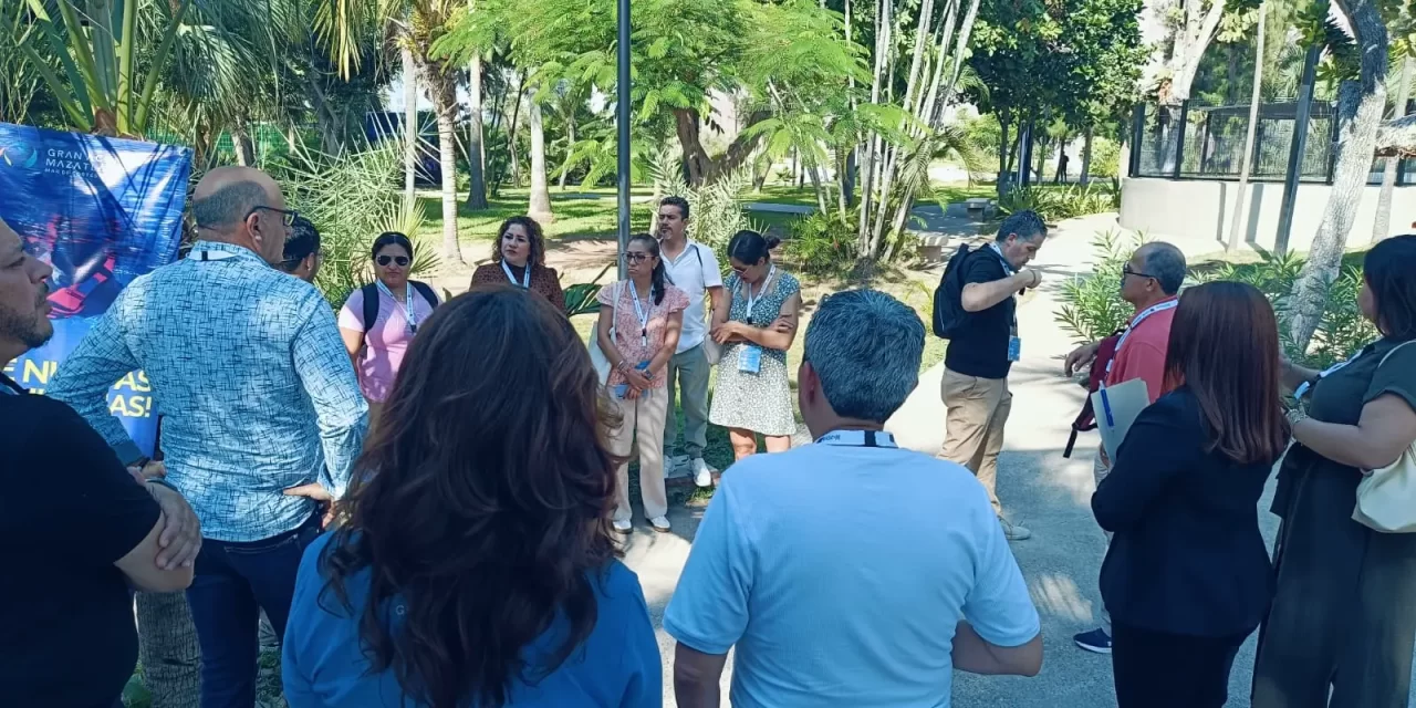 VISITAN EL GRAN ACUARIO DE MAZATLÁN