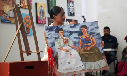 CON ALTAR DEDICADO A FRIDA KAHLO CELEBRAN EL DÍA DE MUERTOS EN LA JOSÉ LIMÓN