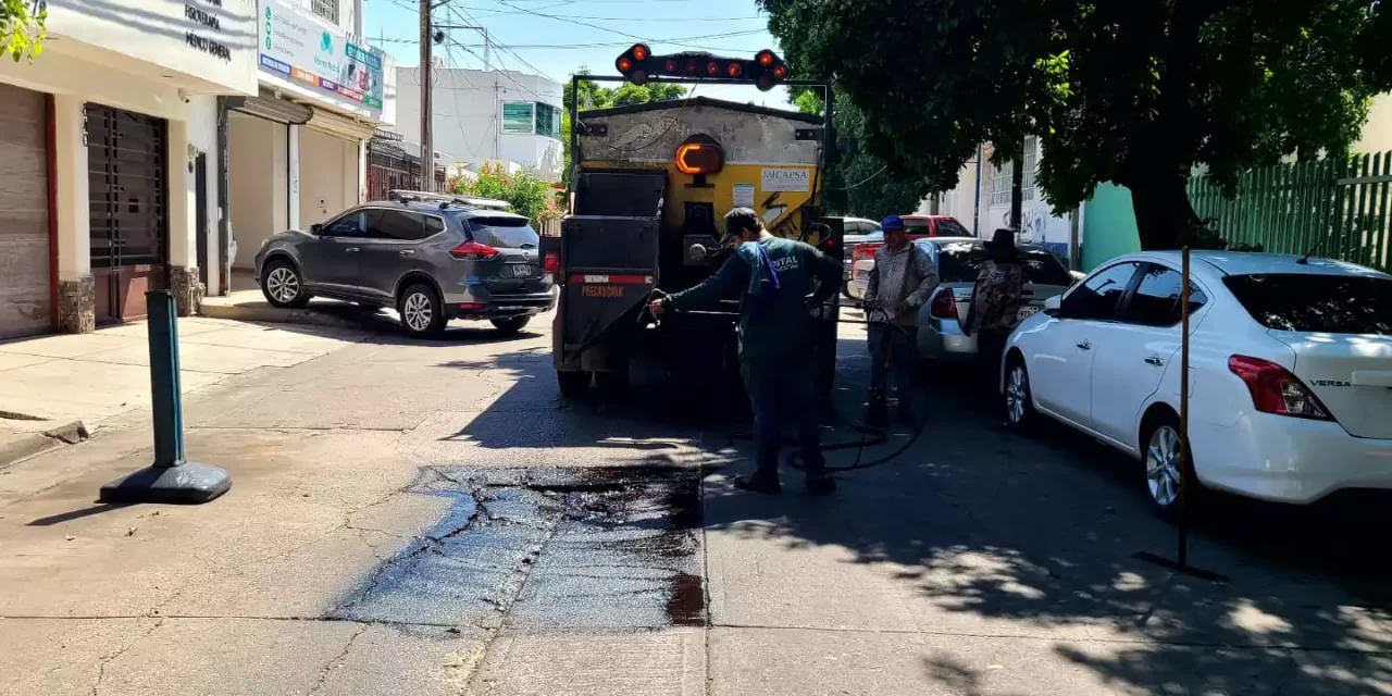 AYUNTAMIENTO DE CULIACÁN TRABAJA EN LABORES DE REENCARPETADO Y BACHEO EN DIVERSOS PUNTOS DEL MUNICIPIO