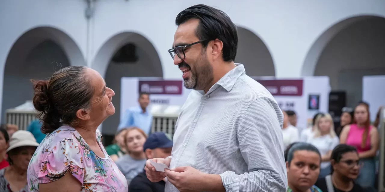 COMERCIANTES DE CULIACÁN CONTINÚAN RECIBIENDO APOYOS, JUAN DE DIOS GÁMEZ HACE ENTREGA DE 200 CHEQUES