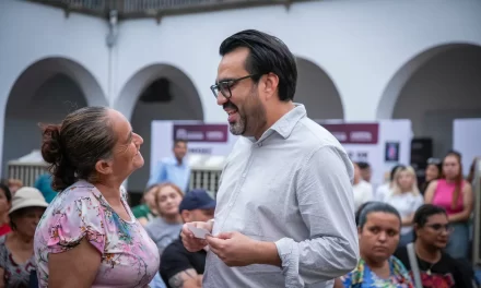 COMERCIANTES DE CULIACÁN CONTINÚAN RECIBIENDO APOYOS, JUAN DE DIOS GÁMEZ HACE ENTREGA DE 200 CHEQUES