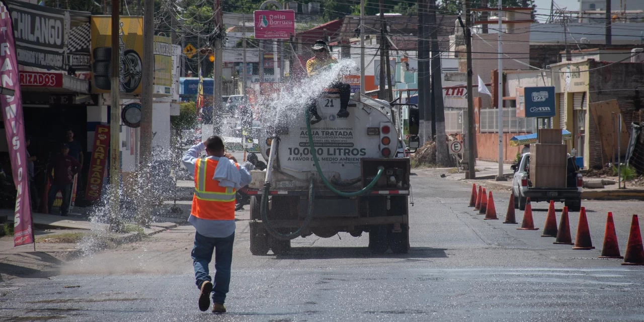 CONTINÚAN LAS LABORES DE REENCARPETADO EN CULIACÁN