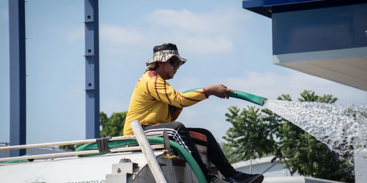 CONTINÚAN LAS LABORES DE REENCARPETADO EN CULIACÁN