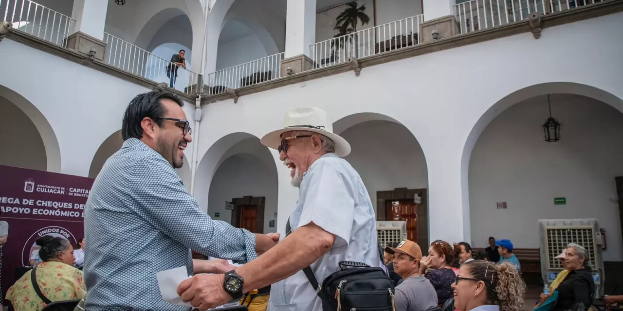 CONTINÚA LA ENTREGA DE CHEQUES DE APOYOS ECONÓMICOS EMERGENTES A COMERCIANTES EN CULIACÁN