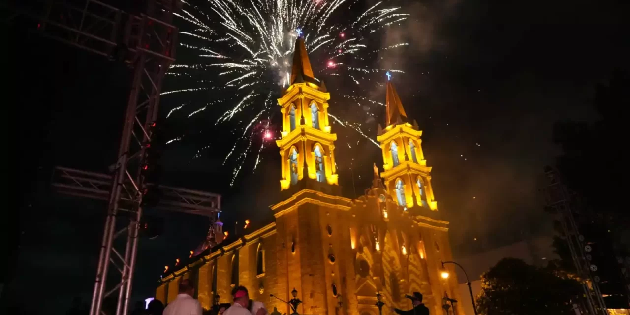 GRATA VELADA MUSICAL ACOMPAÑA EL ENCENDIDO DE LA ILUMINACIÓN DE LA CATEDRAL