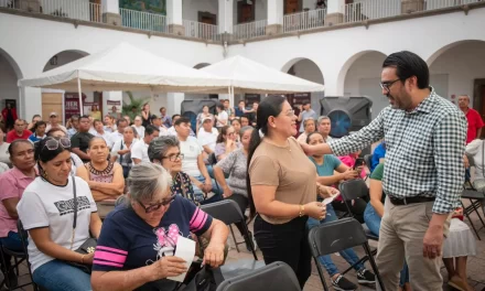 JUAN DE DIOS GÁMEZ SIGUE CON ENTREGA DE APOYOS ECONÓMICOS; COMERCIANTES AGRADECEN COMPROMISO DE NO DEJARLOS SOLOS