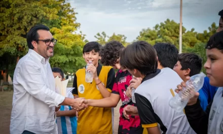 JUAN DE DIOS GÁMEZ INAUGURA CONSTRUCCIÓN DE CANCHA EN LA COLONIA FINISTERRA