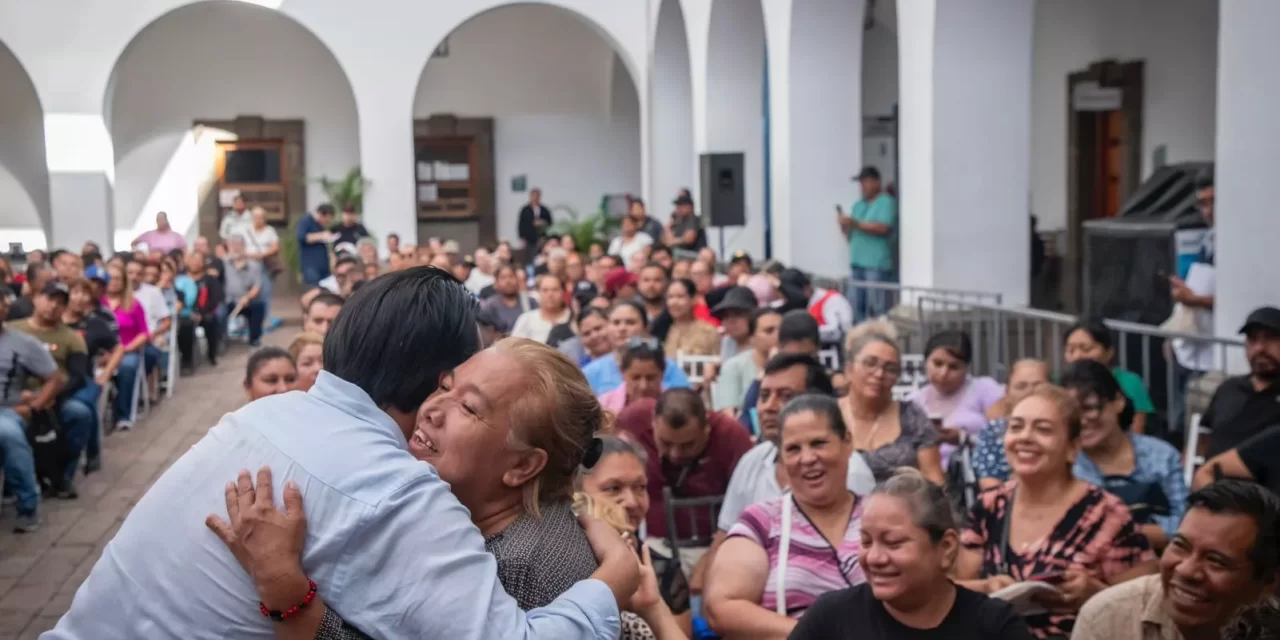 JUAN DE DIOS GÁMEZ ENTREGA LA SEGUNDA ETAPA DE CHEQUES A COMERCIANTES