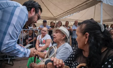 JUAN DE DIOS GÁMEZ ENTREGA 100 CHEQUES MÁS A COMERCIANTES DEL «APOYOS EMERGENTES ECONÓMICOS»