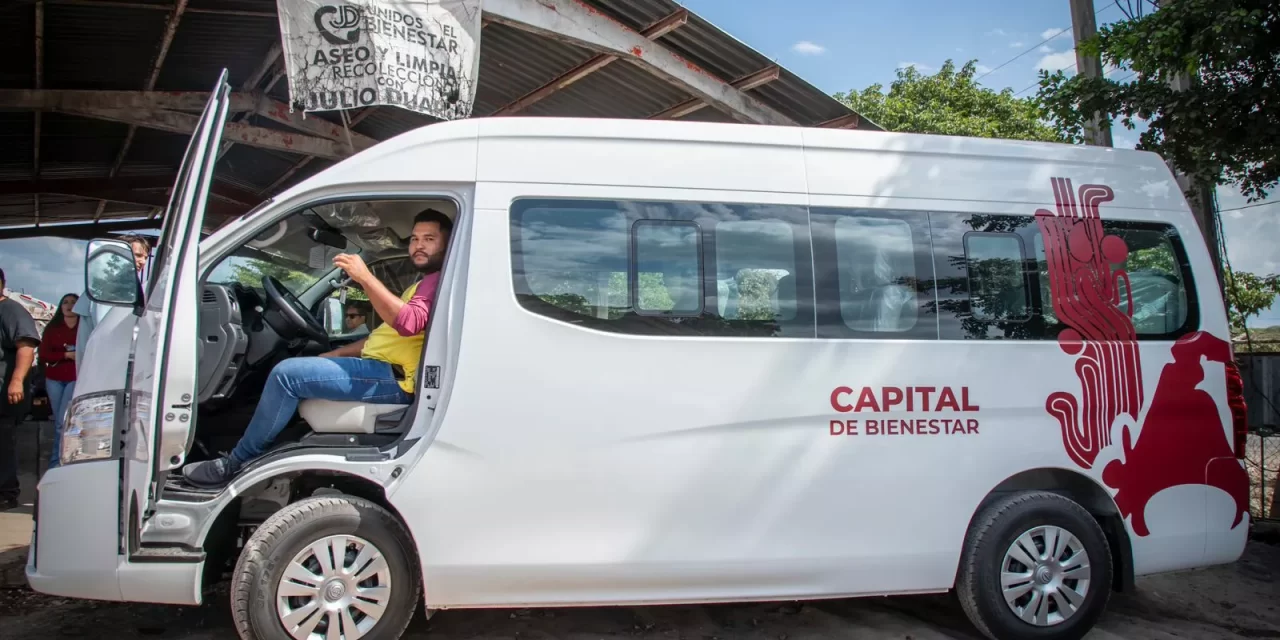 JUAN DE DIOS GÁMEZ ENTREGA TRANSPORTE DE PERSONAL AL ÁREA DE ASEO Y LIMPIA DEL AYUNTAMIENTO