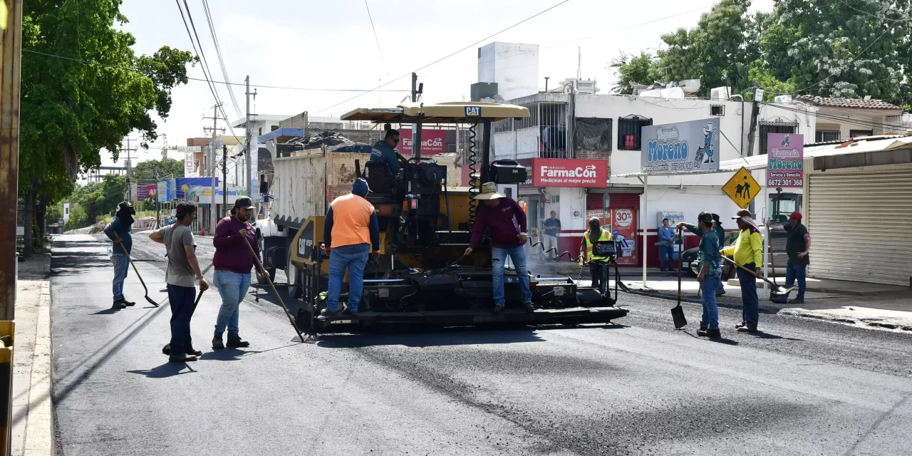 PROGRAMA DE RESTAURACIÓN DE VIALIDADES FORTALECE REENCARPETADOS Y BACHEO EN TODA LA CIUDAD