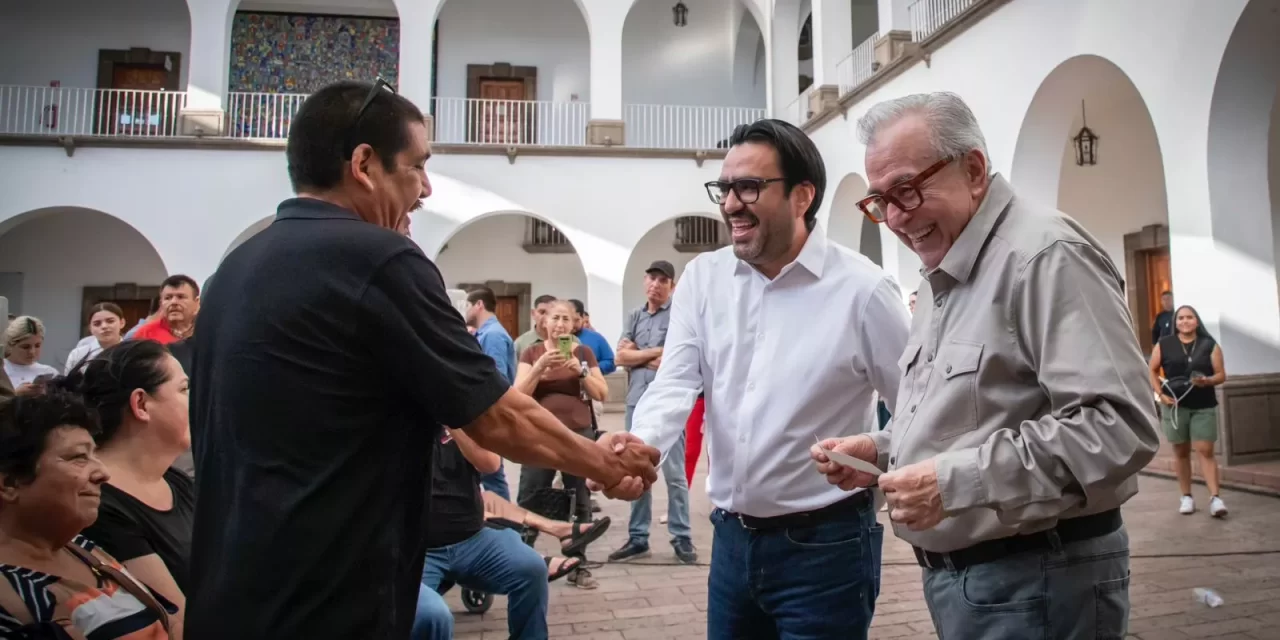 RUBÉN ROCHA Y JUAN DE DIOS GÁMEZ CONTINÚAN CON ENTREGA DE CHEQUES DEL PROGRAMA DE APOYO ECONÓMICO EMERGENTE