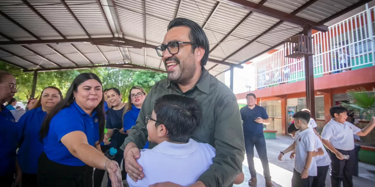 JUAN DE DIOS GÁMEZ VISITA ESCUELA PRIMARIA EN SANTA FÉ PARA ATENDER PETICIONES DE LA COMUNIDAD EDUCATIVA