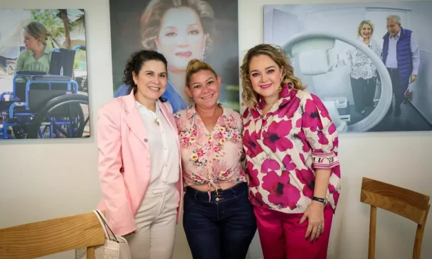 SE REÚNE ENEYDA ROCHA CON MUJERES QUE SE HAN REALIZADO CIRUGÍAS DE RECONSTRUCCIÓN DE MAMA