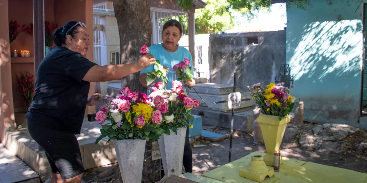 AUTORIDADES DE CULIACÁN SE COORDINAN PARA MANTENER EL ORDEN EN PANTEONES DURANTE DÍA DE MUERTOS