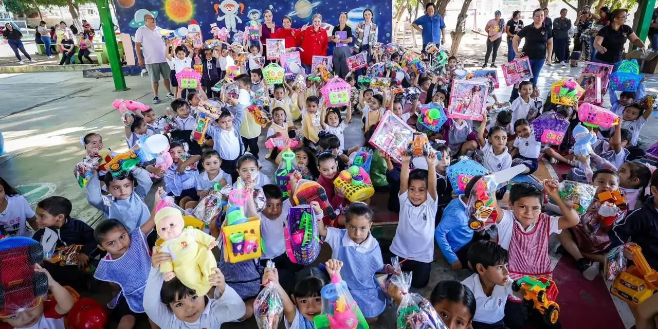 DIF SINALOA LLEVA LA MAGIA DE LA CARAVANA NAVIDEÑA AL SUR DEL ESTADO