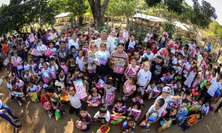 DIF SINALOA CONTINÚA SU CARAVANA NAVIDEÑA LLEVANDO ALEGRÍA A LA NIÑEZ SINALOENSE