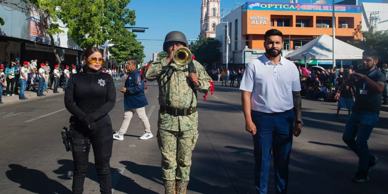 DISFRUTAN CULIACANENSES DEL DESFILE DEL 20 DE NOVIEMBRE