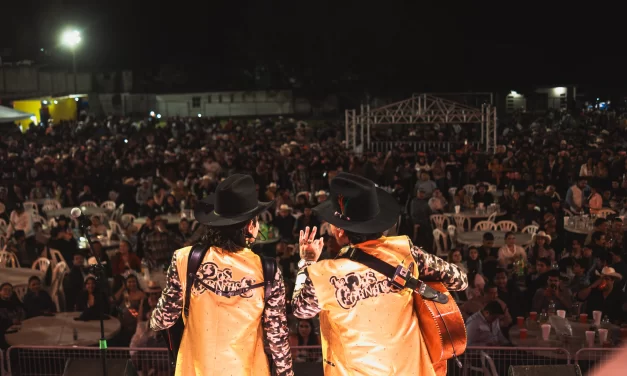 LOS DOS CARNALES CONTINÚAN ROMPIENDO RÉCORDS CON SU GIRA “MARCANDO TERRITORIO”