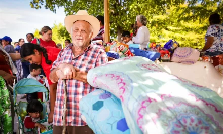 ENEYDA ROCHA RUIZ LLEVA ALEGRÍA A NIÑAS Y NIÑOS DE SINALOA CON LA CARAVANA NAVIDEÑA DEL SISTEMA DIF ESTATAL