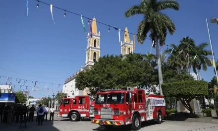 ENTREGA ESTRELLA PALACIOS DOS UNIDADES A BOMBEROS DE MAZATLÁN