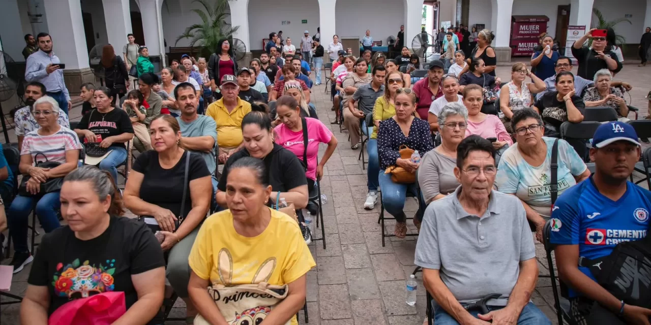 «ES UN INCENTIVO PARA NOSOTROS»: COMERCIANTES DE CULIACÁN AL RECIBIR APOYOS ECONÓMICOS EMERGENTES