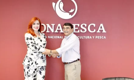 FLOR EMILIA GUERRA MENA CELEBRA ENCUENTRO CON EL NUEVO COMISIONADO NACIONAL DE PESCA Y ACUACULTURA